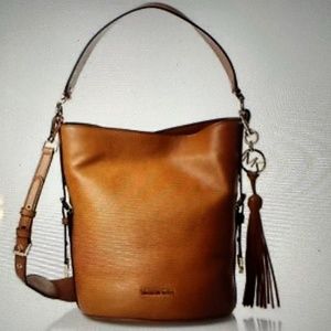 Michael Kors Brooke Ladies Medium Acorn Leather Bucket Bag